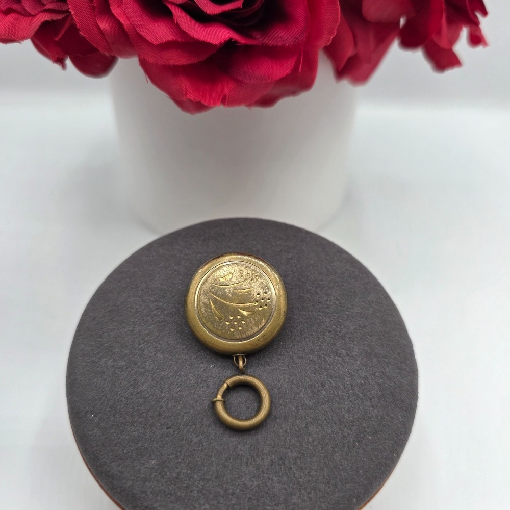 Vintage‎ Retractable Watch Holder Brooch Pin Charm Pendant Gold Tone Victorian
